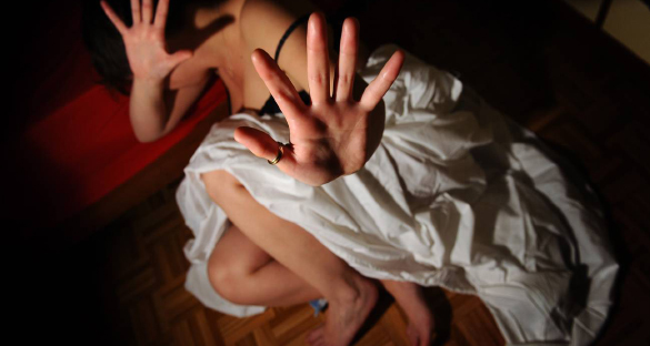violenza sessuale, sturpro, stupro del conoscente, forzata a fare sesso, pressione per fare sesso, abuso del conoscente
