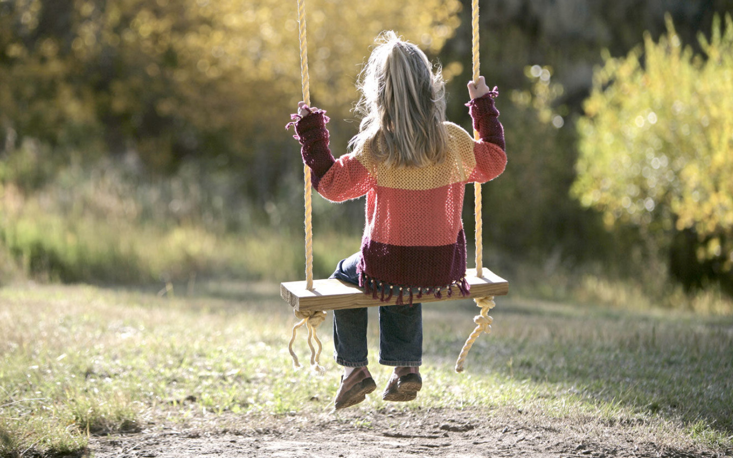bambino e lutto, bambino che perde i genitori, aiutare un mabino ad elaborare un lutto, orfano, orfana, ho perso la mamma, ho perso il papà